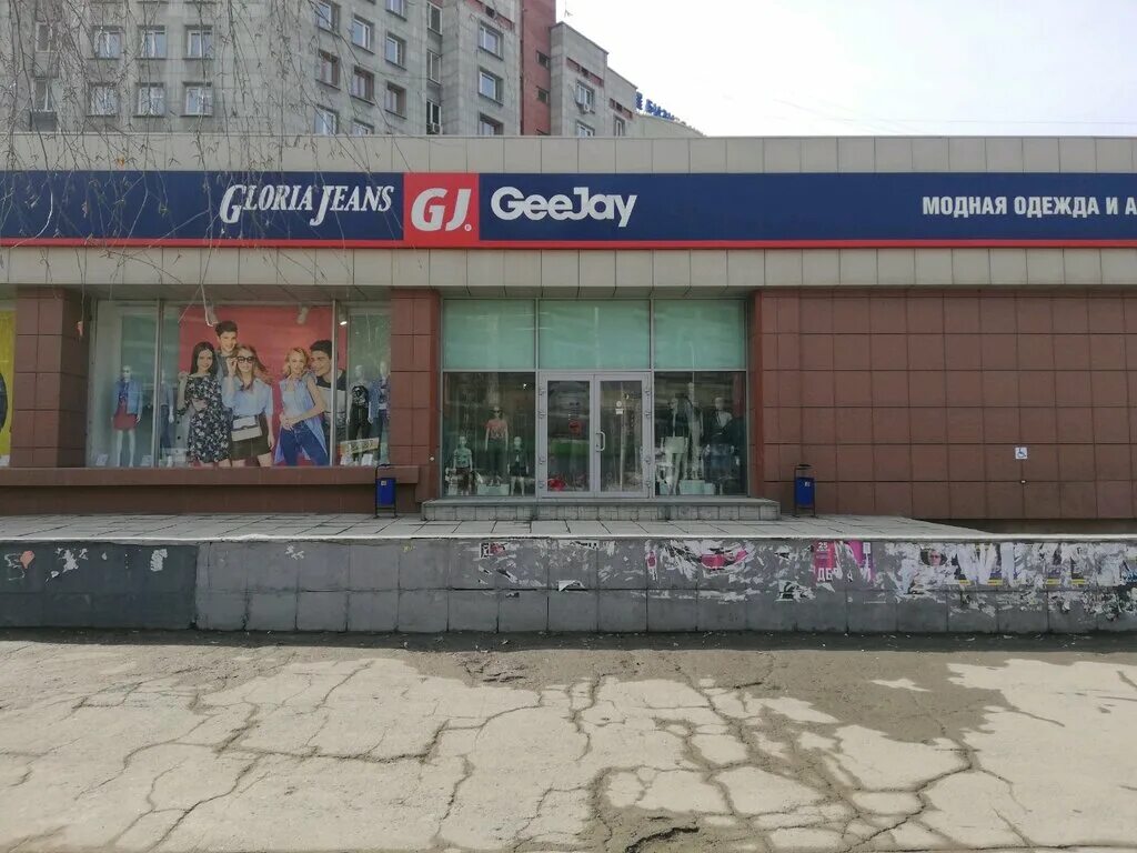 Вилка ложка ресторан. Вокзальная 4 томск. Вокзальная магистраль новосибирск. Вокзальная магистраль 4/2 новосибирск. Ярче супермаркет.