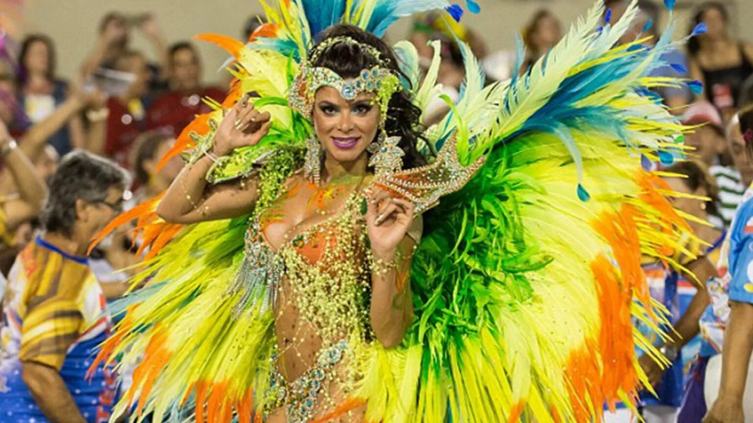 Карнавал в Рио-де-Жанейро. Южная Америка Рио де Жанейро карнавал. Самба карнавал в Бразилии. Рио-де-Жанейро карнавал костюмы.