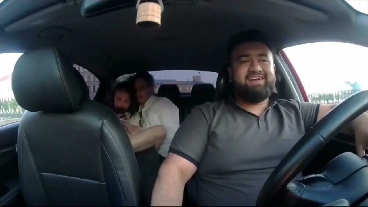 Мальчика избили в автобусе. Быдло избил работягу таксиста. Таксист грузин. Видео где невеста дерётся с таксистами. Таксист петух.