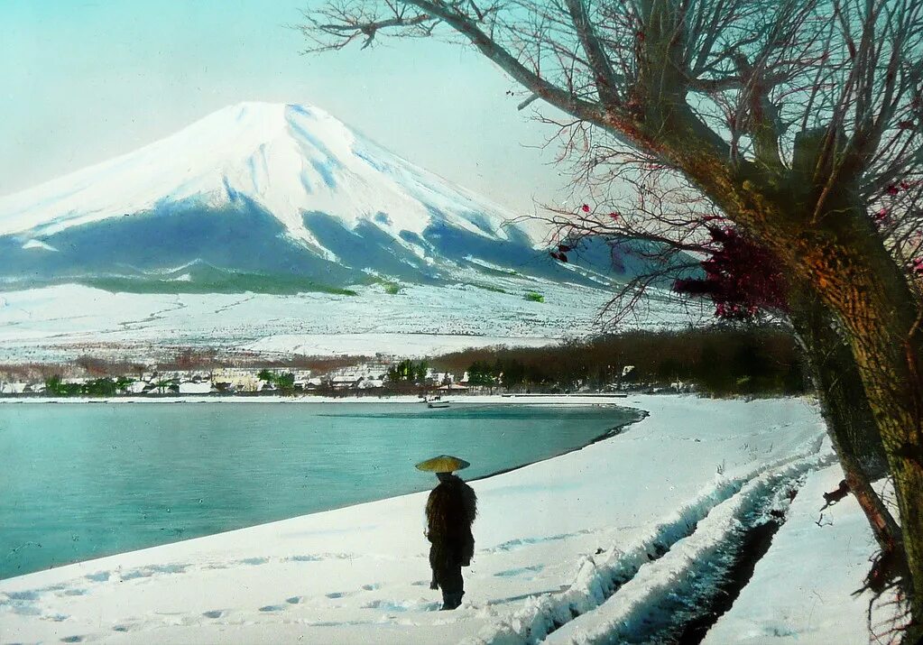 Фудзияма затон. Гора Фудзияма в Японии. Зима Япония Фудзи. Гора Фудзи зимой. Самурай на фоне горы Фудзи.