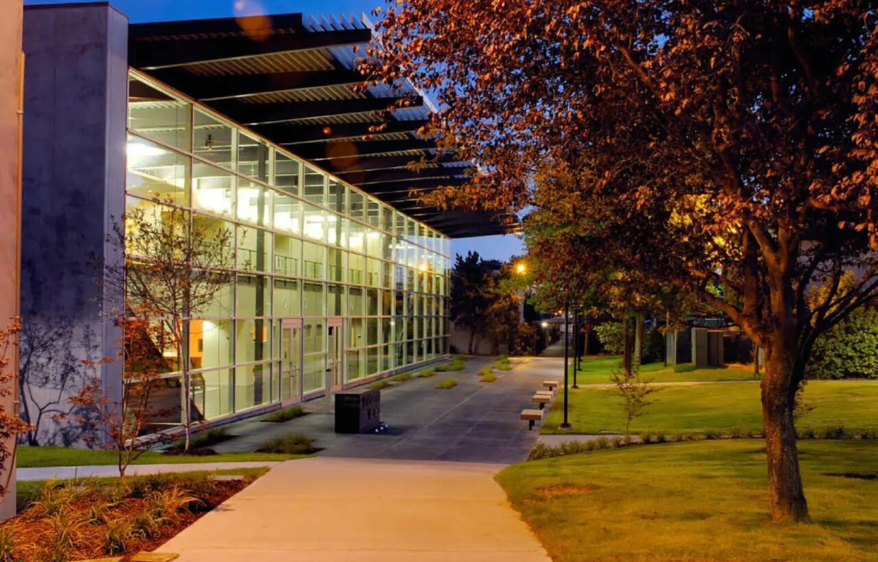 Гленрио техас. South devon. South college. Техасский университет в хьюстоне техас сша. Школы мидленда техас.