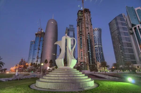Aspire park doha. монумент парфюмницы в г доха страна. монумент парфюмницы страна. доха катар архитектура. монумент парфюмницы в г доха страна.