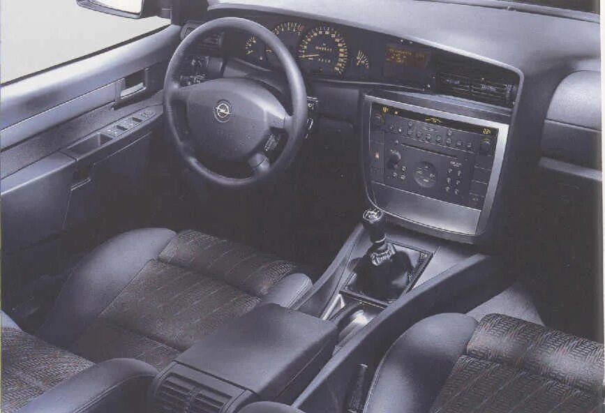 Опель Омега б 2.0 салон. Опель Омега седан 2000 салон. Opel Omega 1990 Interior. Opel Omega b Рестайлинг салон. Салон омега б