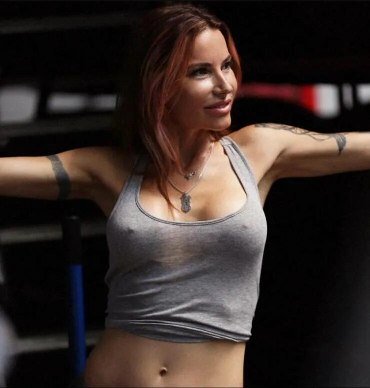 Видео девушек без майки. Rosie robinson. Janna breslin горячие. Ирина шейк. Katya aivazova.