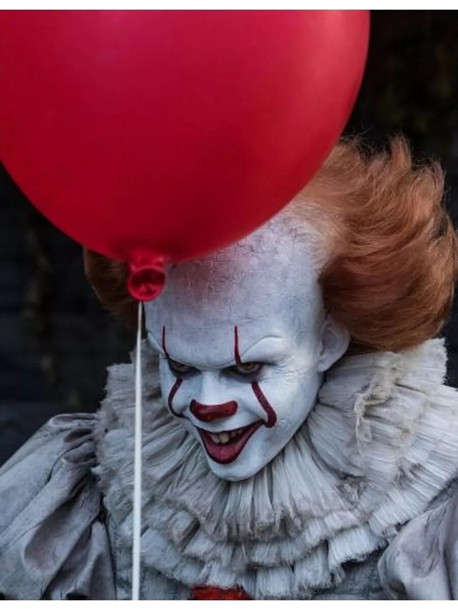 Дон из оно. Пеннивайз 1990 в полный рост. Пеннивайз 2017 лицо. Клоун пеннивайз 2017 кадры. Оно 2017 клоун пеннивайз.
