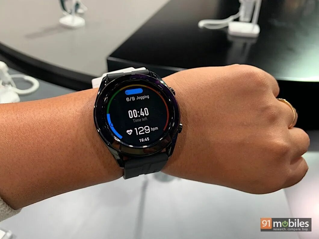 Huawei watch gt elegant. Хуавей вотч Джи ти Элегант. Альтиметр часы Huawei. Хуавей часы смарт вотч gt Элегант женские. Huawei watch Fit Elegant на руке.