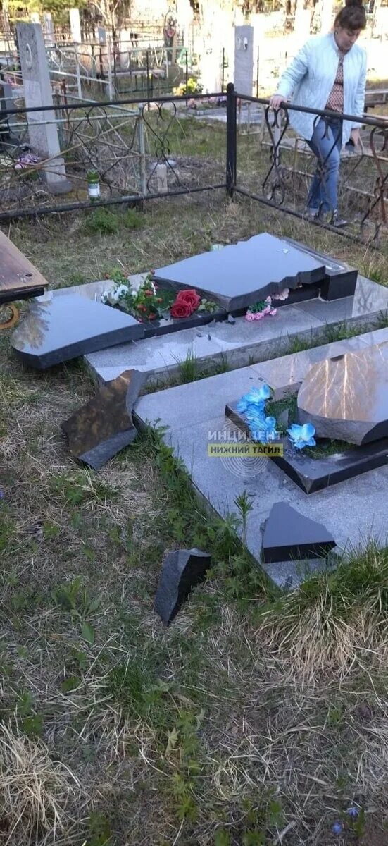 Захоронения нижний тагил рогожино. Кладбище нижний тагил. памятники на могилу. вандалы на кладбище. надгробие на кладбище.