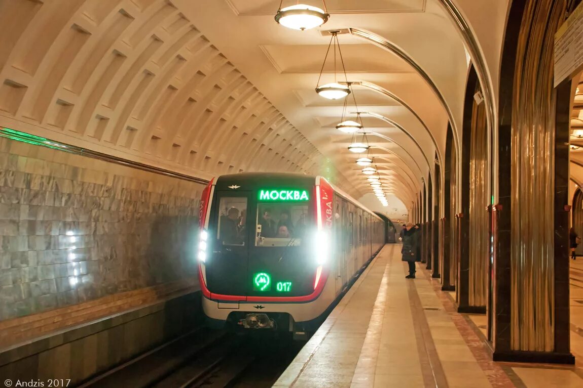 Метро замоскворецкая линия 81 765. Станция метро окская. Станция маяковская замоскворецкой линии. Станция метро окружная москва. Выход нового метро.