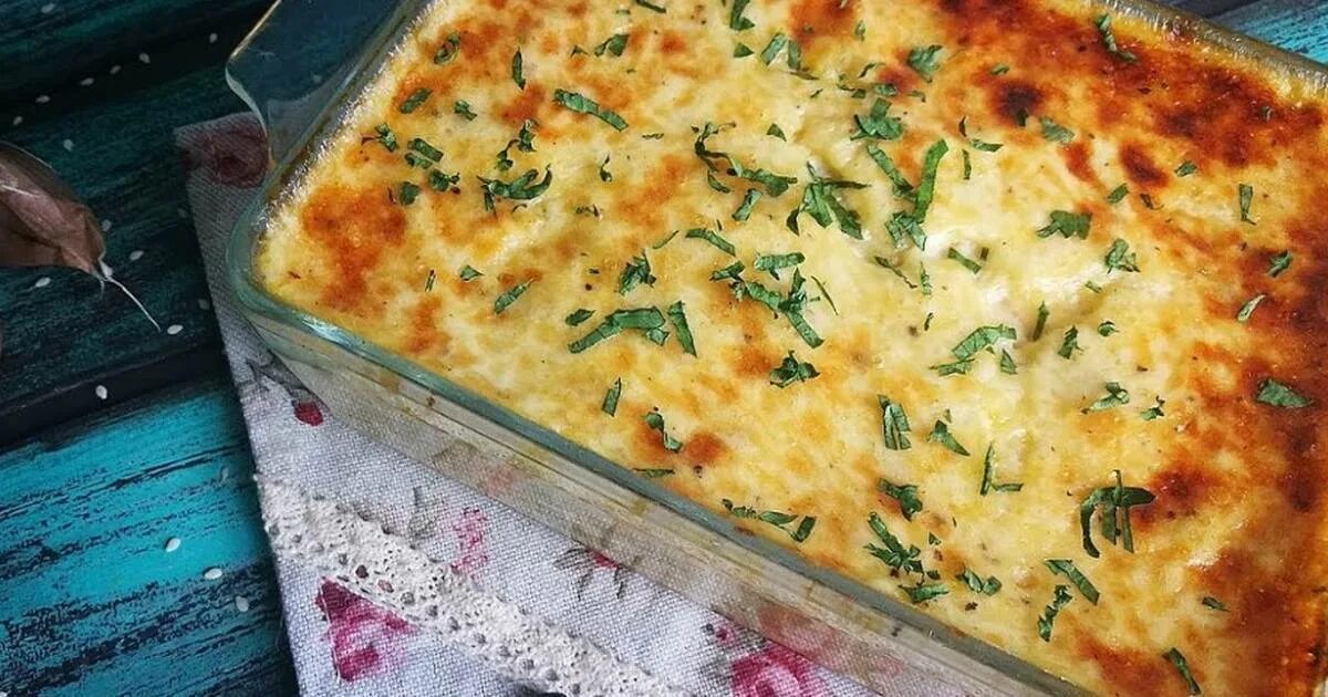 Рецепт запеканки с фаршем картофелем помидором сыром. Запеканка кабачки цукини. Картофельно мясная запеканка. Запеканка кабачки цукини фарш. Запеканка картофельная с фаршем в духовке с сыром и помидорами.