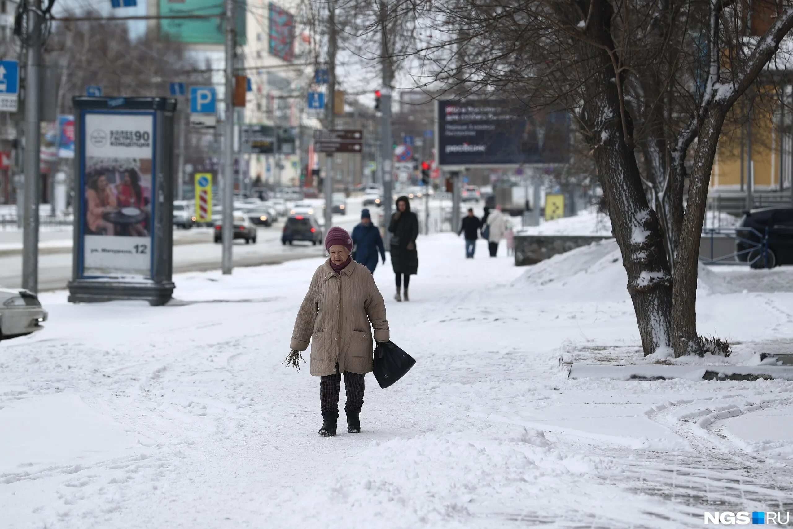 Сайт апрель новосибирск. Снегопад в городе. Новосибирск в апреле. Снег фото. Снежные улицы города.