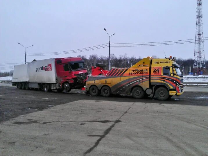 Вольво спецбуксир. Грузовой эвакуатор камаз 6520. Грузовой эвакуатор вольво omars. Грузовой эвакуатор вольво 30 т. Грузовой эвакуатор вольво 8*8.