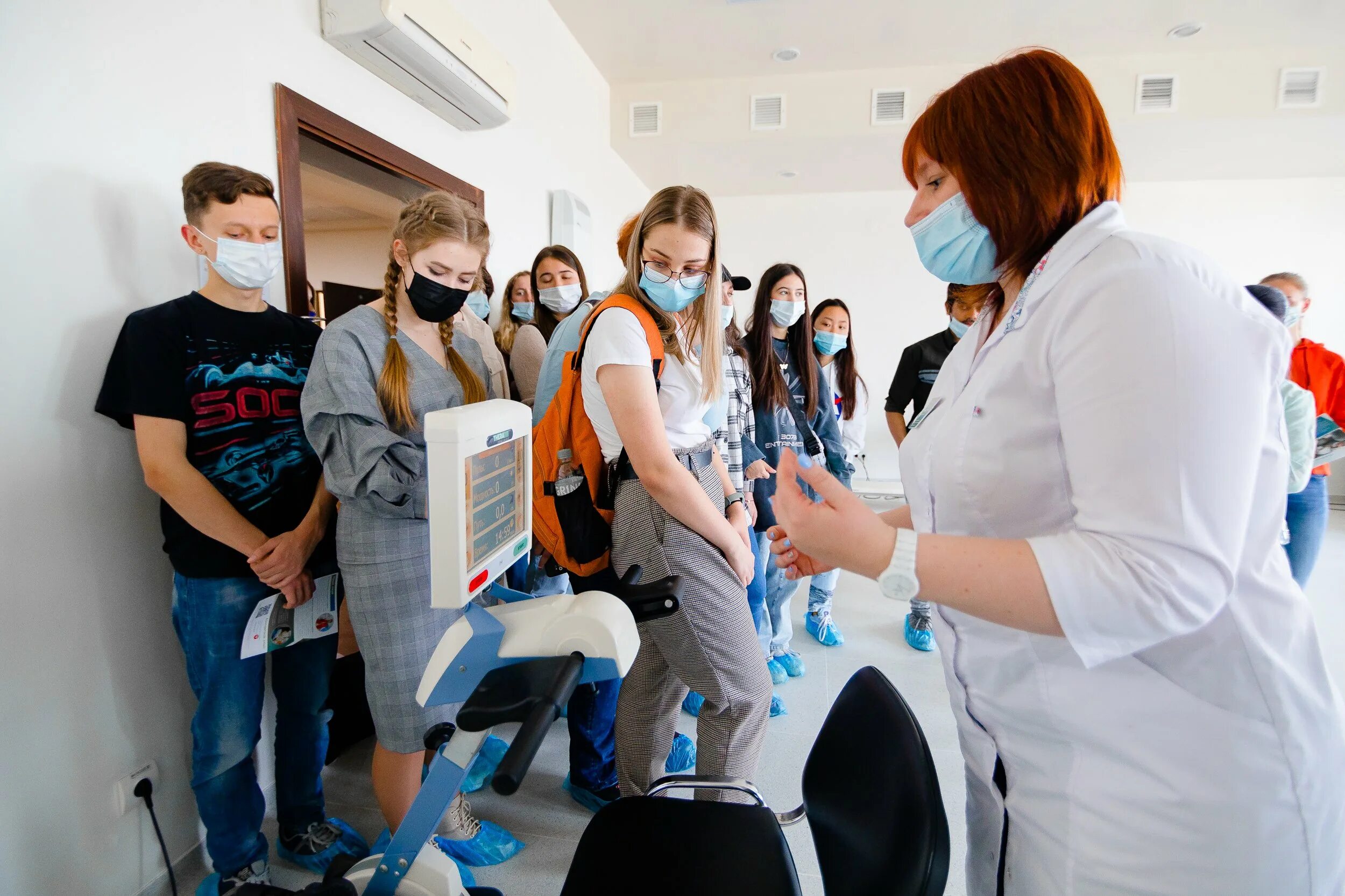 Медицинский центр двфу владивосток сайт. ДВФУ день открытых дверей. Дальневосточный университет медицина. Абитуриент медик. Дальневосточный университет школа медицины.