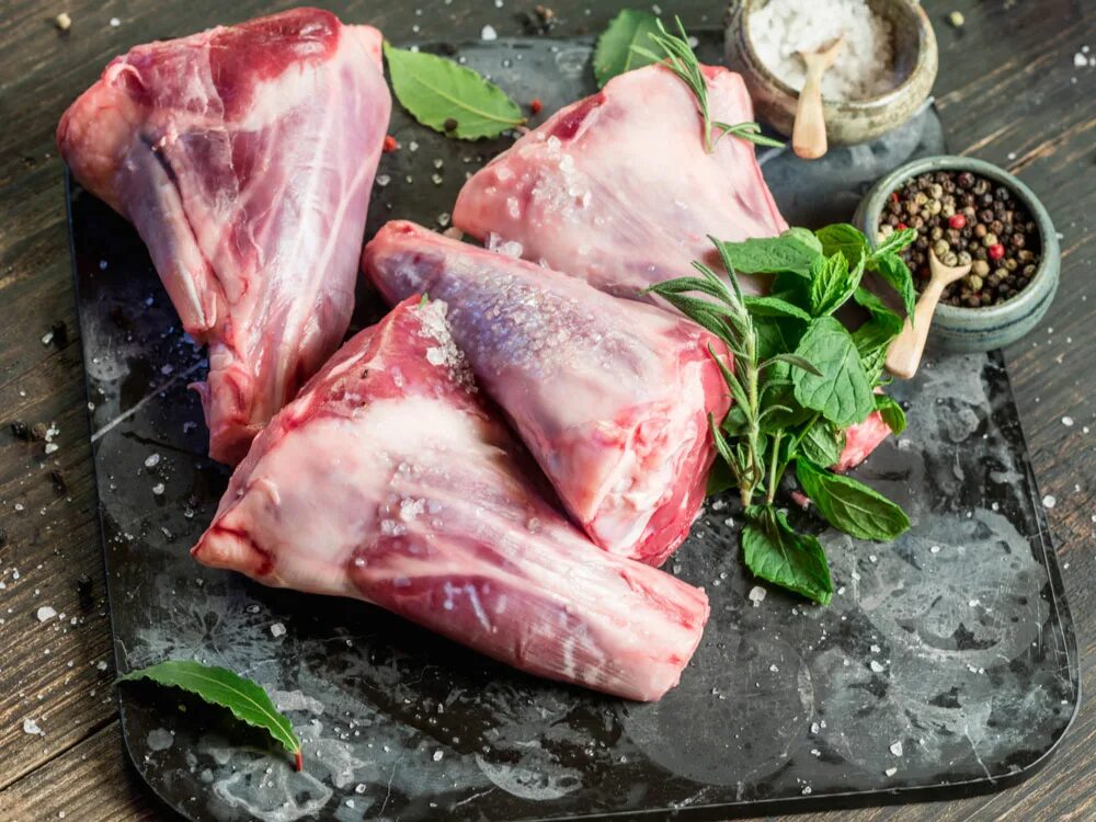Баранина и ягнятина. Мясо есть баранина говядина. Мясо есть баранина говядина. Мясо есть баранина говядина. Фон для рекламы мяса.