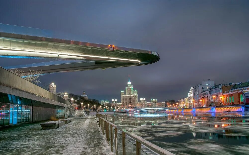 Чудные москва. Москоу сити ночью. Лужковский мост в москве. Мост молодоженов в москве. Чудные москва.