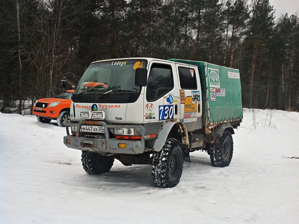 Грузовики 4вд приморский край. Mitsubishi Canter 4x4. Mitsubishi Canter 4wd. Митсубиси Canter 4х4. Митсубиси Кантер двухкабинник 4х4.