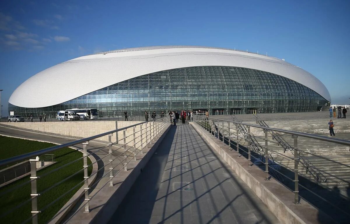 Стадион это объект. Ледовый дворец большой Сочи. Олимпийский дворец в Сочи. Стадионы Сочи Олимпийский парк. Большой Ледовый дворец спортивные сооружения Сочи.