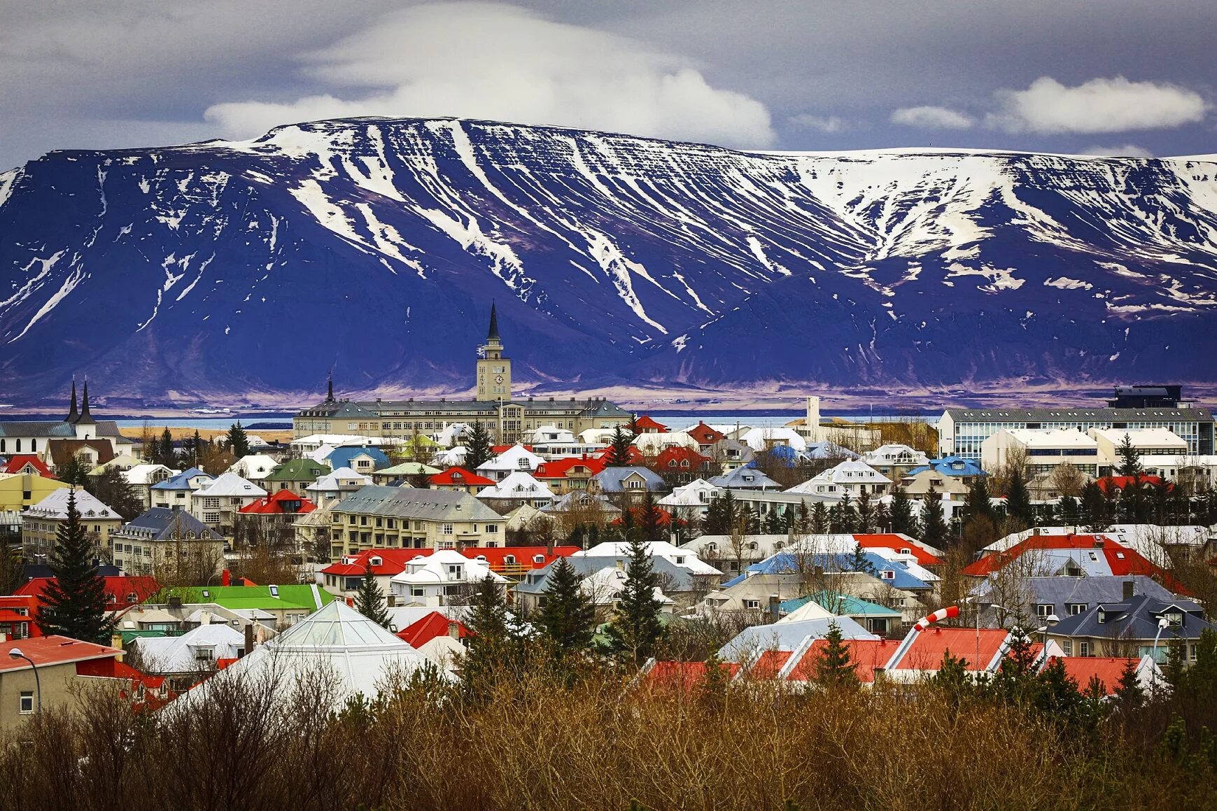 Исландия какая европа. Исландия Рейкьявик. Исландия Рик Явик. Столица Исландии - город Рейкьявик. Рейкьявик климат.