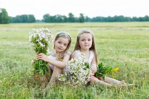 Стоят в поле сестрички
