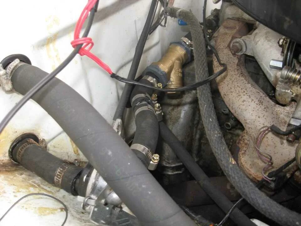 Патрубки системы охлаждения змз 406. Печные патрубки нива 21213. Патрубки печки ваз 2109. Подключить патрубки. Система шлангов змз 406.