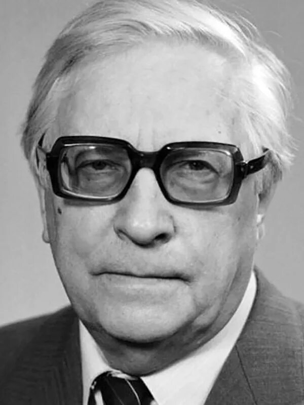 Ошанин лев иванович. Лев иванович ошанин. ошанин поэт. лев иванович ошанин фото. лев ошанин в детстве.
