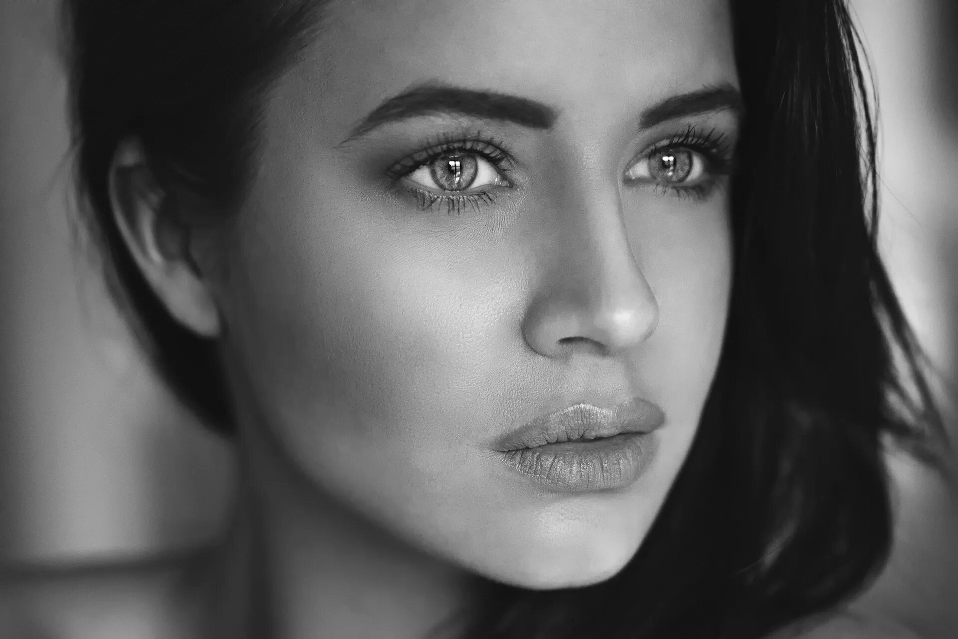 красивая девушка чб. лицо девушки черно белое. модель даниэла тамайо. портрет чб. Cara delevingne взгляд.
