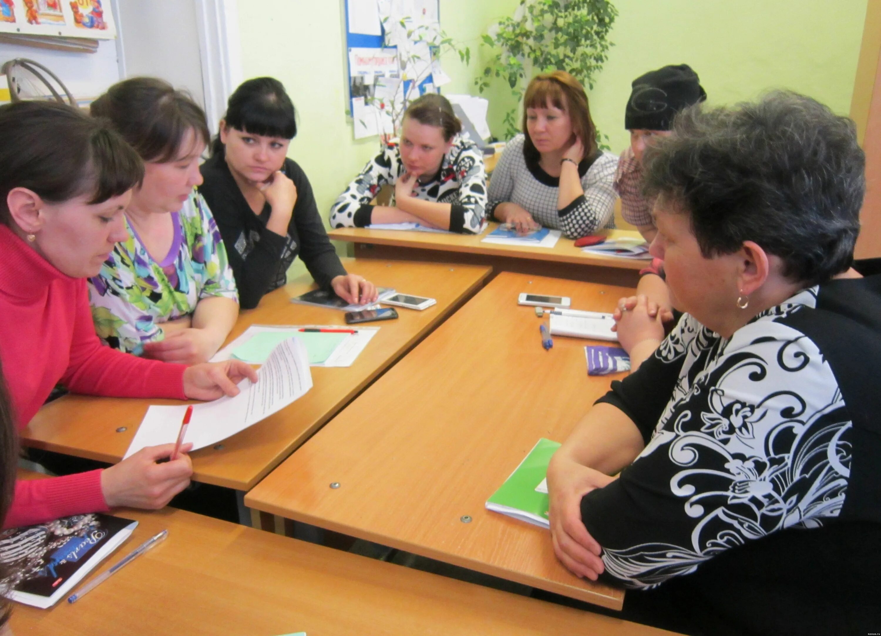младший воспитатель. помощник воспитателя в детский сад. младший воспитатель. воспитатель в садике. младший воспитатель.