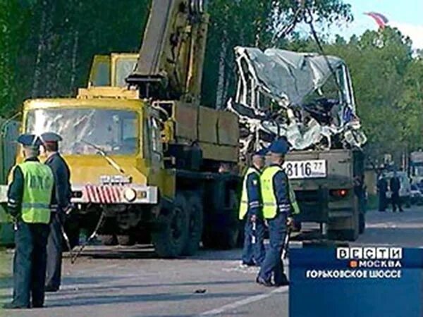 12 мая 2004 год. Знамя труда орехово-зуево авария. трагедия знамя труда. знамя труда автокатастрофа 2004. автокатастрофа знамя труда.