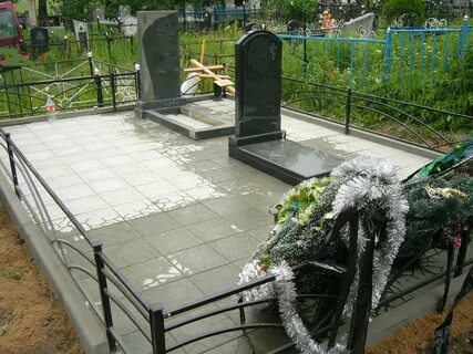 Благоустройство могилы плиткой на кладбище