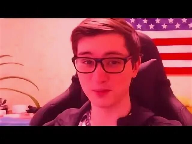 Аморал смотрит