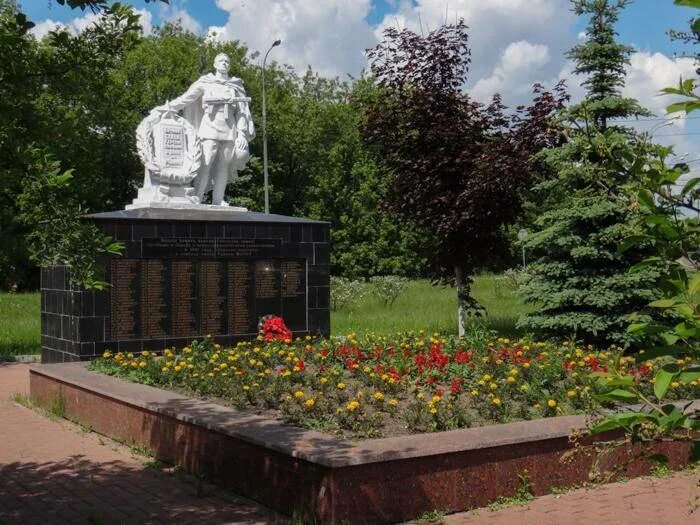 Парк Лямина в Яхроме. Братская могила Яхрома. Обелиск в Яхроме. Яхрома памятник. Площадь яхромы