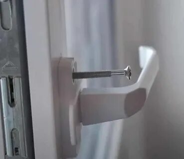 Балконная ручка не поворачивается до конца