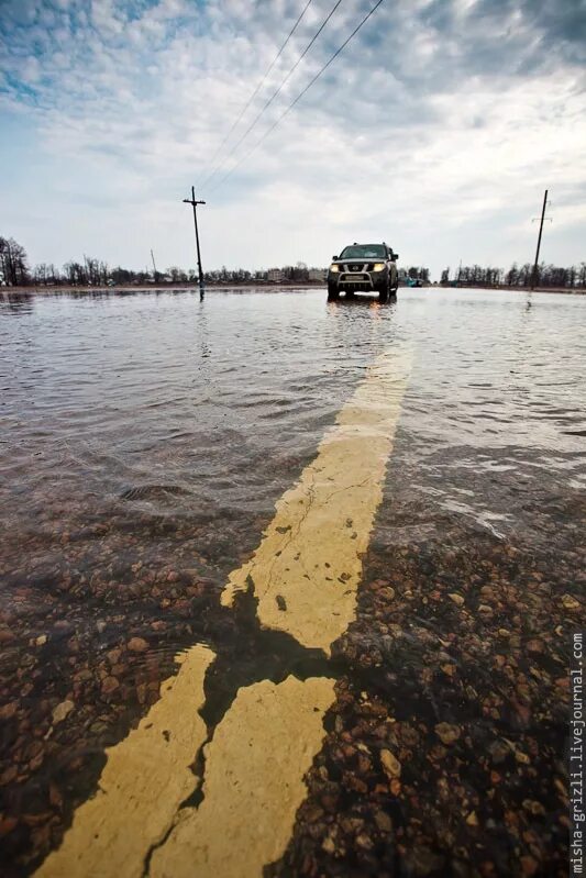 Уровень воды в белоомуте на сегодня оке. Разлив Оки в Белоомуте 2022. Разлив на Оке Дединово. Разлив Оки в Тарусе 2023. Разлив Оки 2023 белоомутский шлюз.