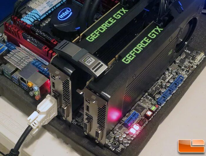 Две видеокарты на ноутбуке. 2 Видеокарты SLI. SLI видеокарты NVIDIA ASUS 760 2gb. 660gtx 2gb SLI. Мост SLI NVIDIA.