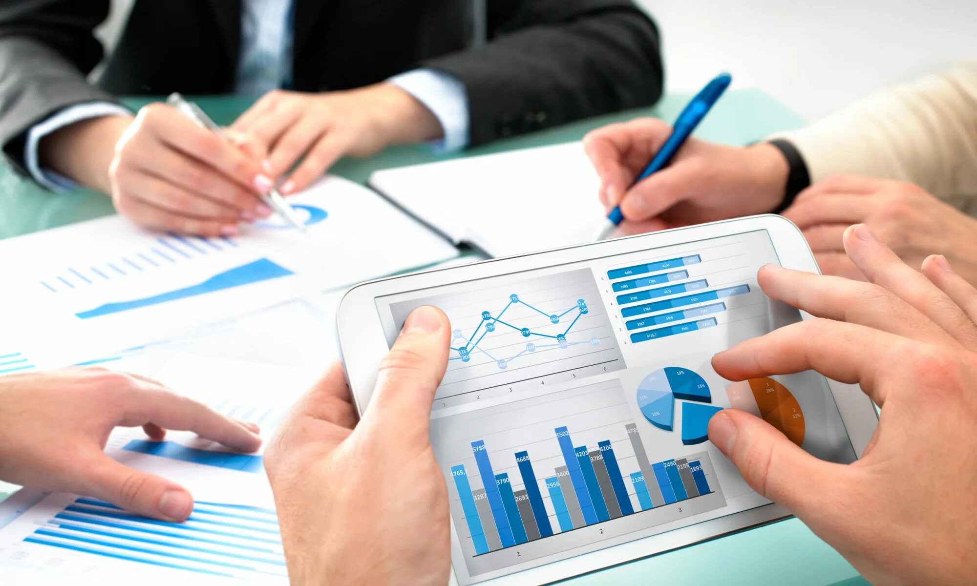 Инвестиционный проект иллюстрация. Управляющий финансовыми проектами. Инвестиции иллюстрация. Менеджер it проектов. Управление финансами проекта.