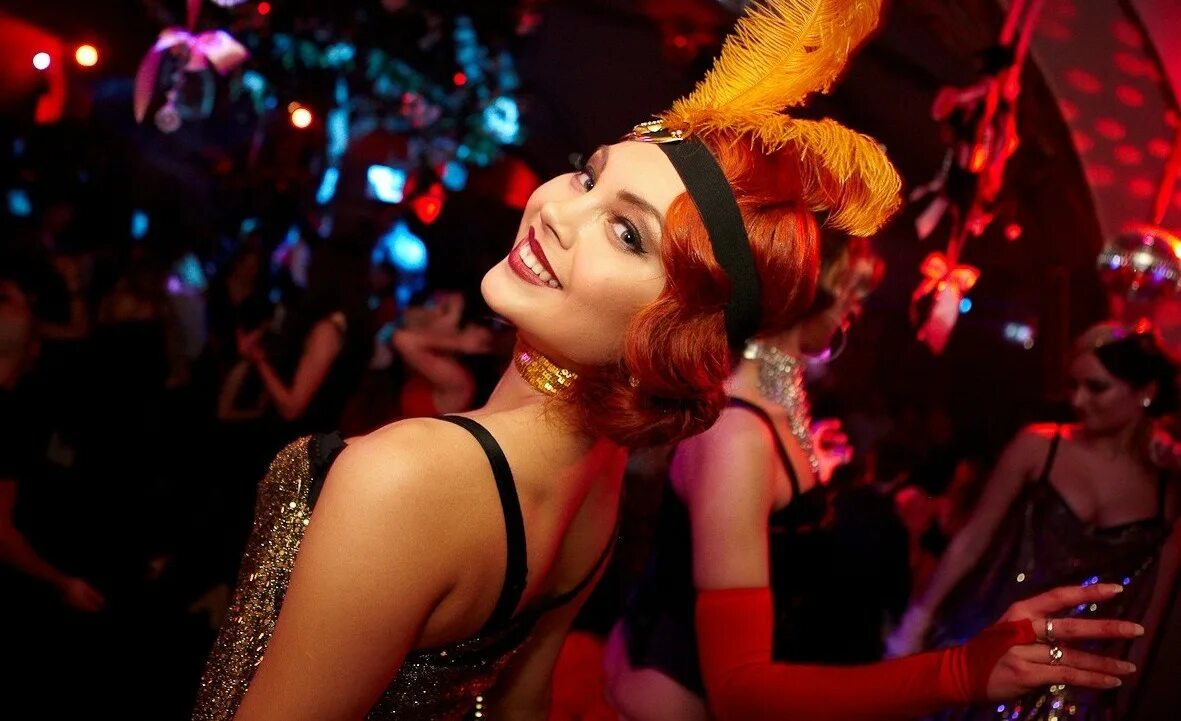 Хозяйка вечеринки вона. After party fashion. Девушка в клубе. Девушка на вечеринке. Хозяйка вечеринки вона.