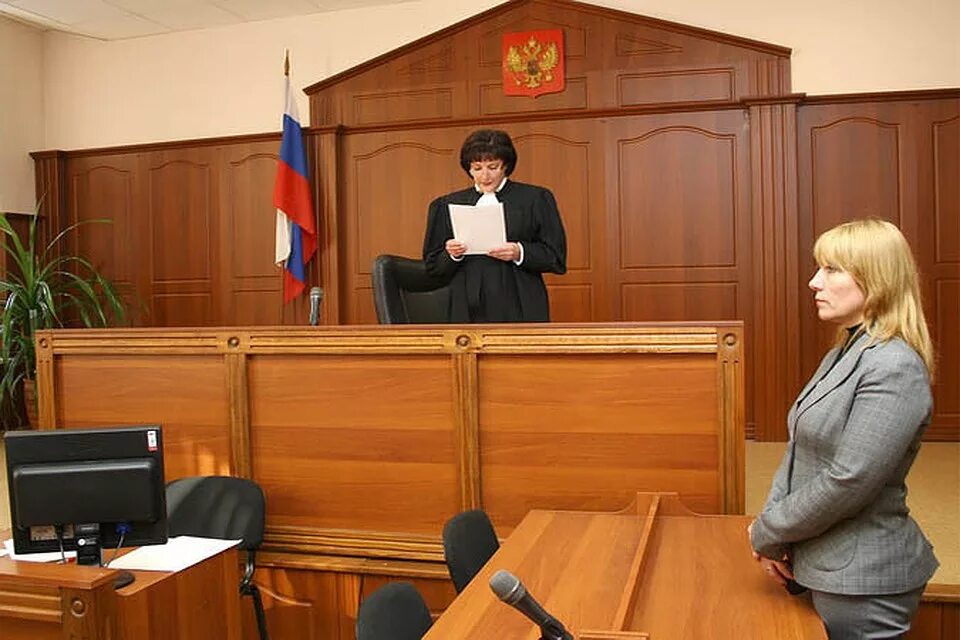 Судебные дела мировой. Судья в судебном заседании. мировой суд заседание. заседание мирового суда. рассмотрерие дело в суде.