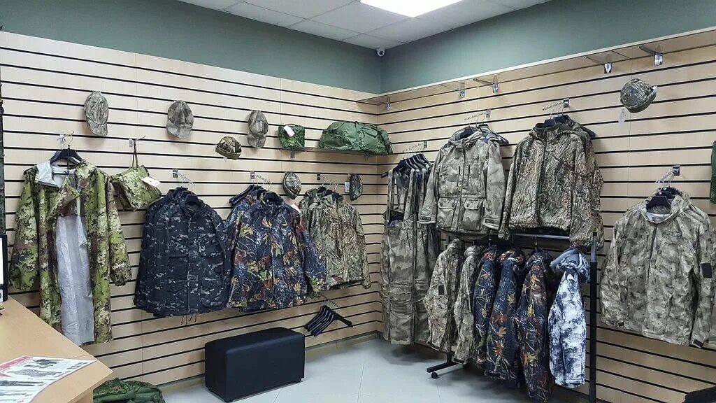 Военный магазин. Магазин военной формы. Армейские вещи. Армейская одежда форма магазин.