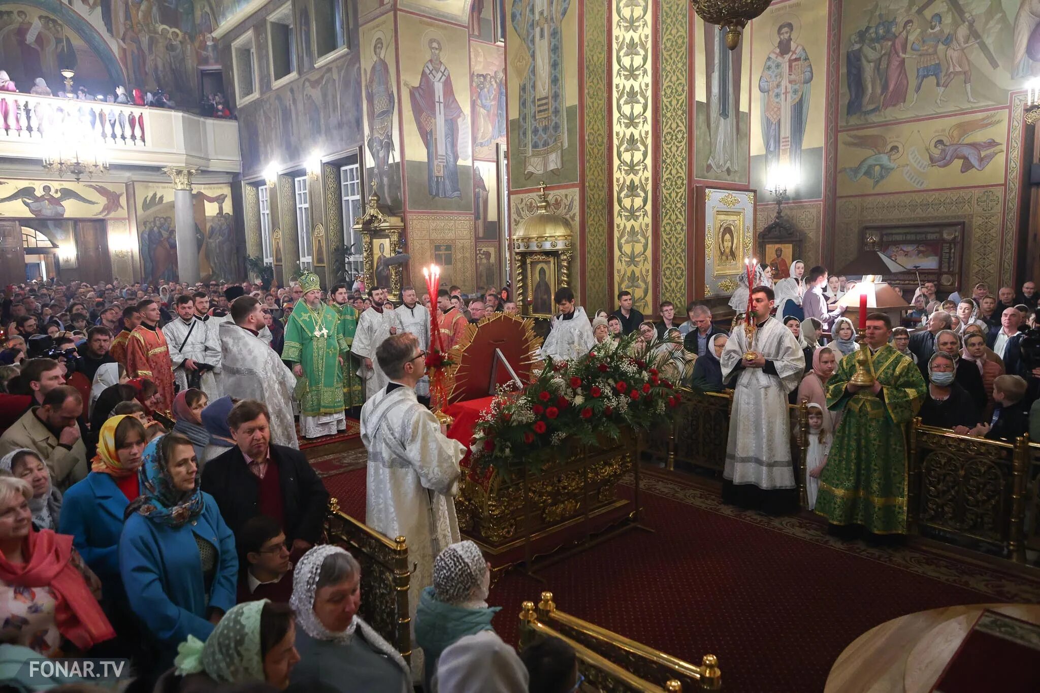 Пасха 15 апреля. Служба в храмах Белгорода. Храм в пасхальную ночь. Пасхальная служба 2023. Пасхальное богослужение 2023.