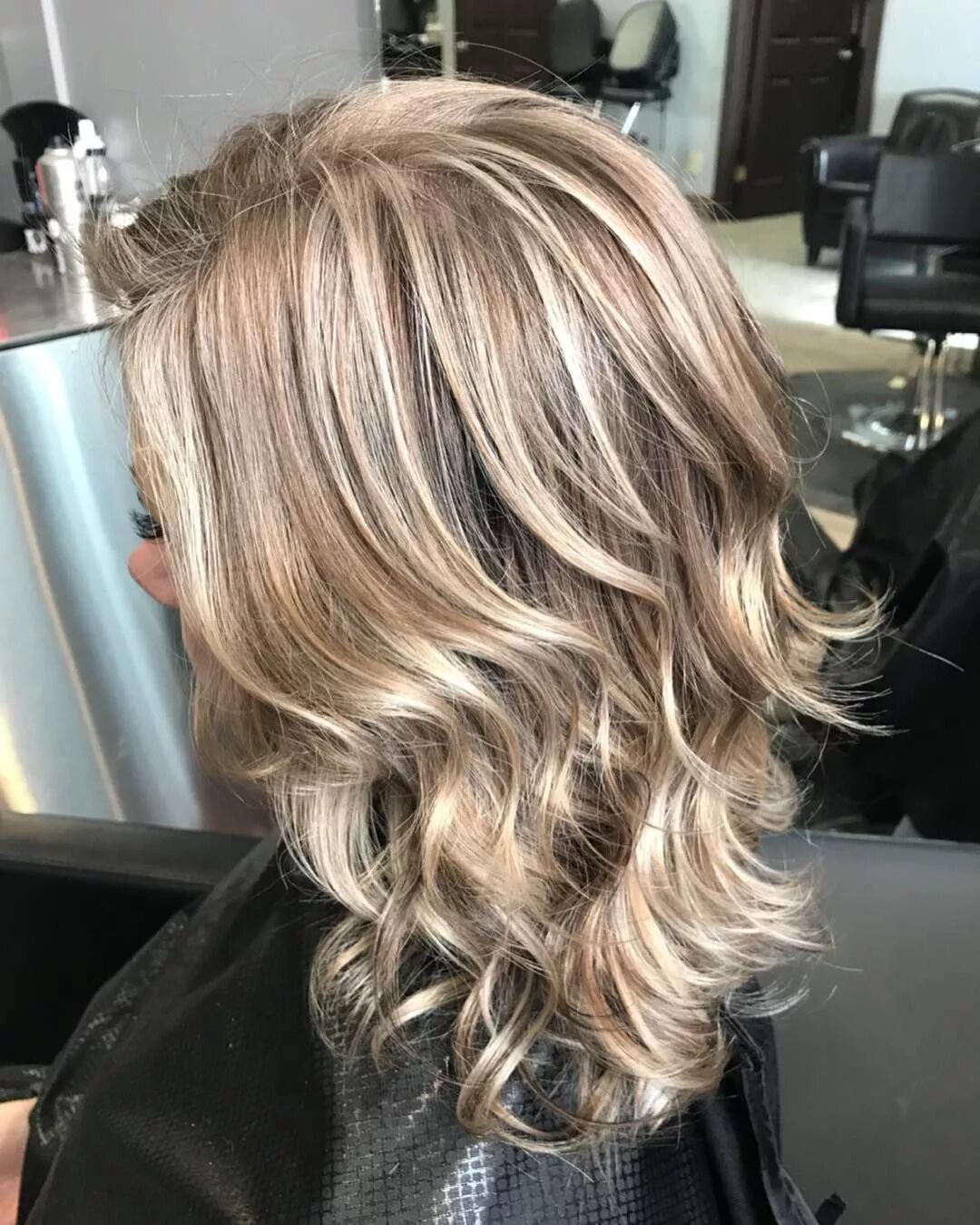 мелирование с тонированием на каскад. колорирование волос 2022 на светлые волосы. мелирование мажимеш. мелирование мажимеш. колорирование волос на светлые средние.