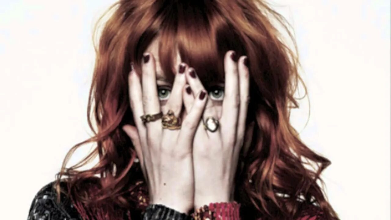 Florence the machine dog days are. Florence Welch. Флоренс Уэлч концерт. Флоренс Уэлч Лорд. Группа Florence and the Machine.