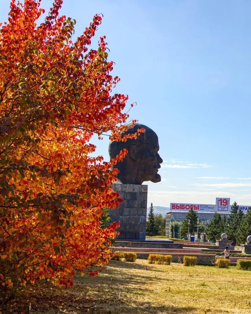 Улан удэ холодно вода. Осень Улан-Удэ. Парк на октябре Улан-Удэ. Улан Удэ осенью. Пейзаж Улан-Удэ.