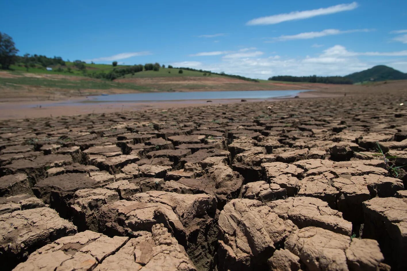 Вызывающая засуху. Засуха в Бразилии. Засуха во Франции. Засуха на Южном Урале. Засуха в Танзании 2022.