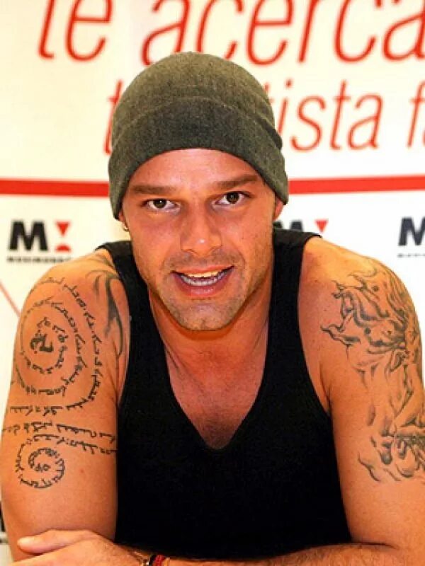 Татуировки известных. Рики мартин тату. татуировки рикки мартина. ricky martin тату. тату рики мартина.