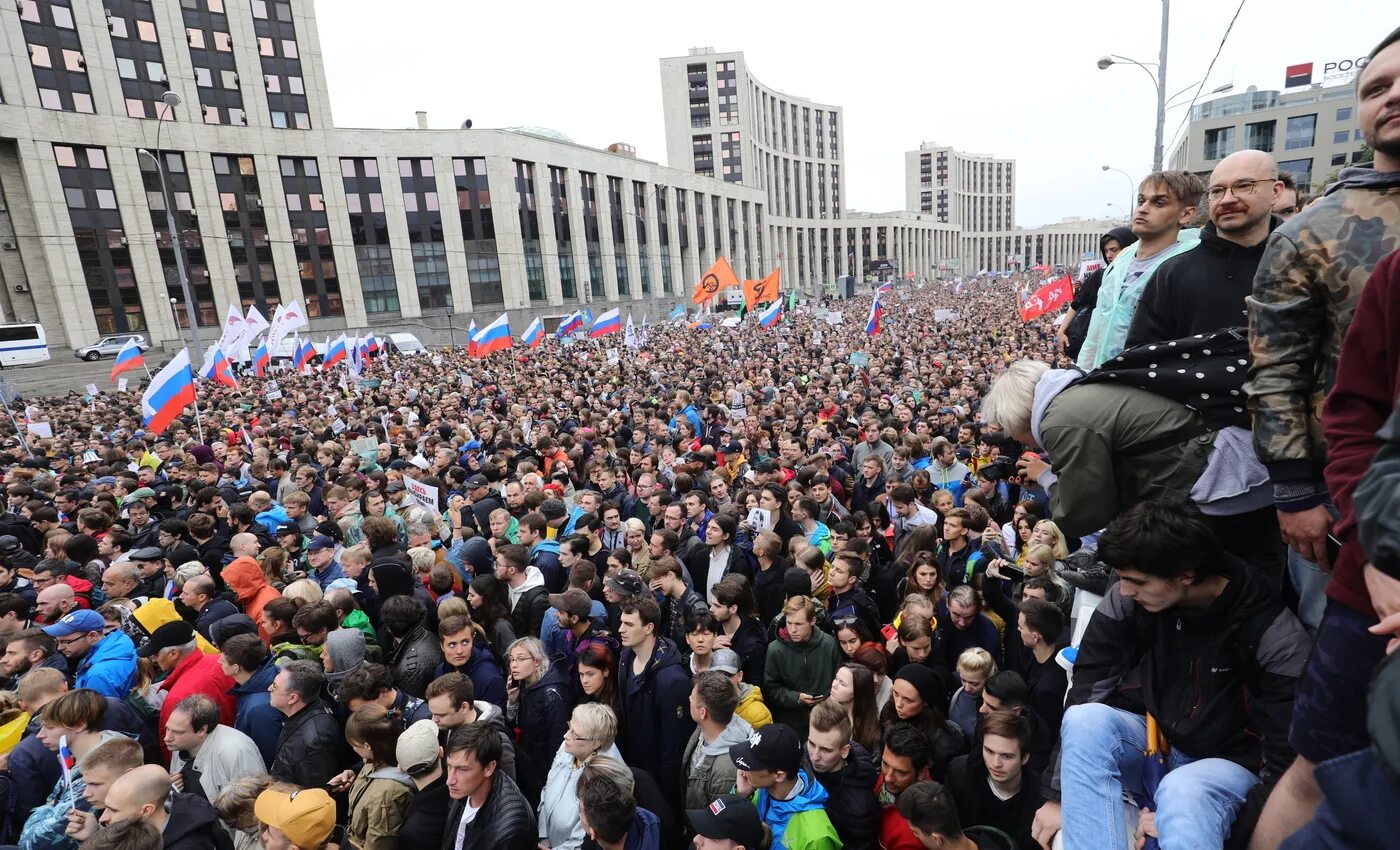 Сми политические события. Протесты в Москве 2019 Сахарова. Митинг на проспекте Сахарова 2019. Митинг на проспекте Академика Сахарова. Митинг проспект Сахарова Навальный.