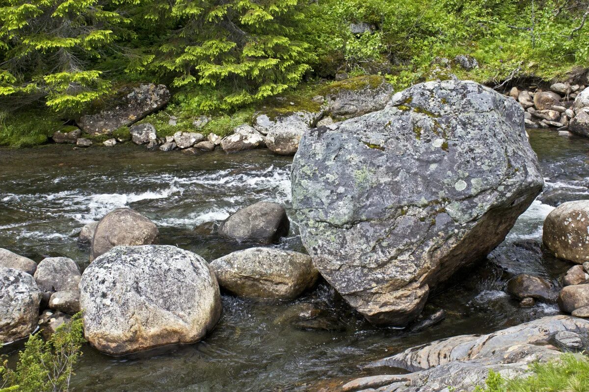 Вода образуется в камнях