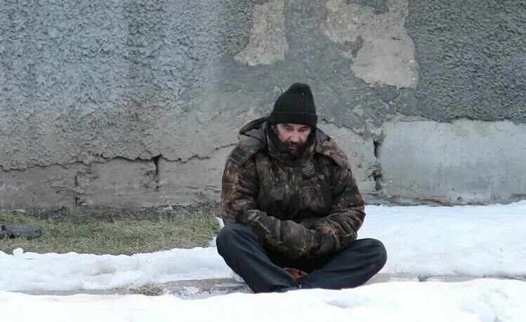 Бомжи екатеринбург. Бомжи екатеринбург. Бомжи екатеринбург. Бомжи екатеринбурга на вокзале. Автовокзал екатеринбург бомжи.