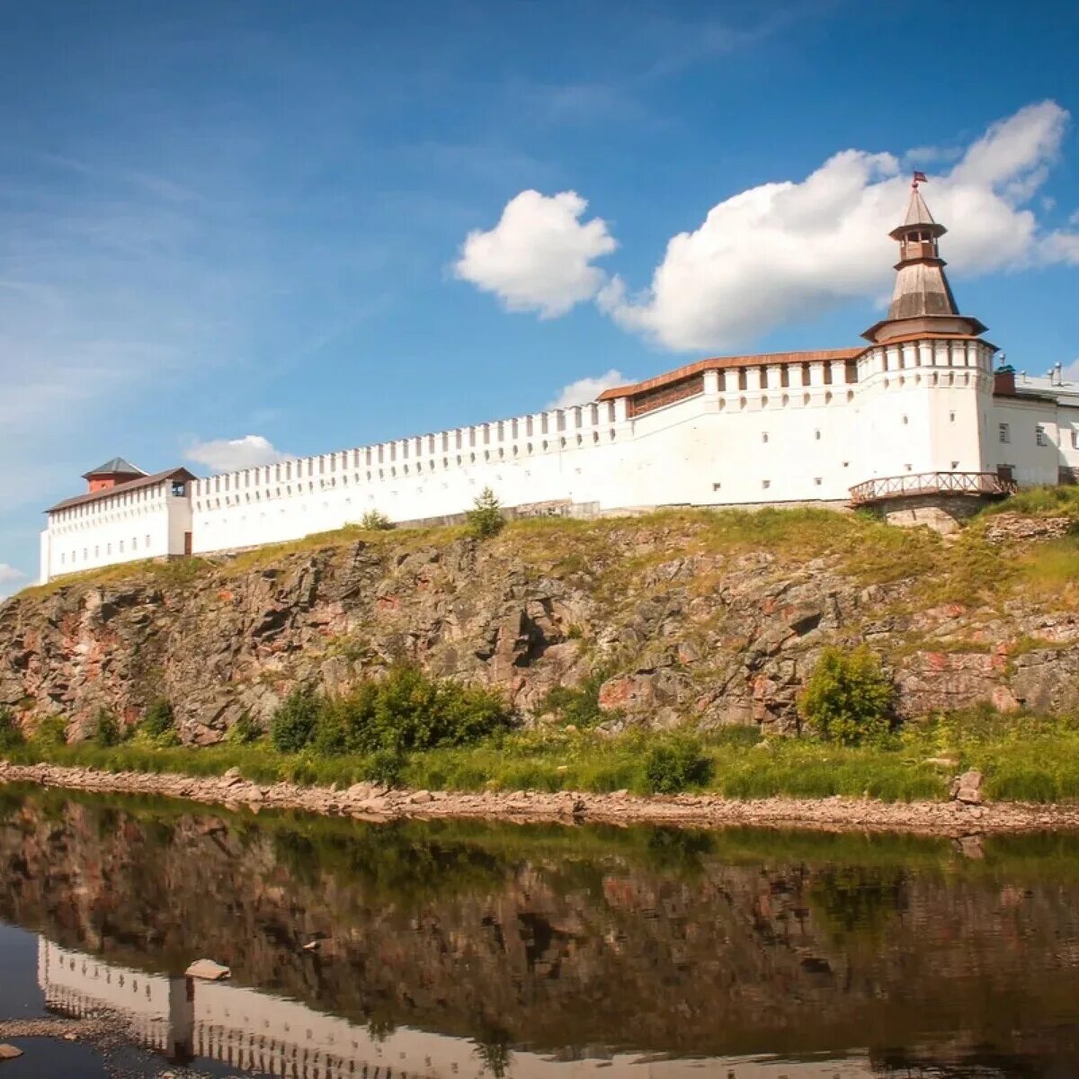 Верхотурье река. Подвесной мост верхотурье. Река тура верхотурье. Город верхотурье свердловской области. Висячий мост верхотурье.