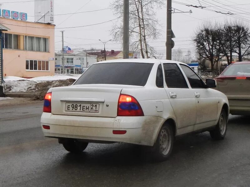 Регион 21 чебоксары. Приора е027ун126. Приора е334ес34. Приора е 606 ху 82. Лада Приора хэтчбек с номером е 252 58 регион.