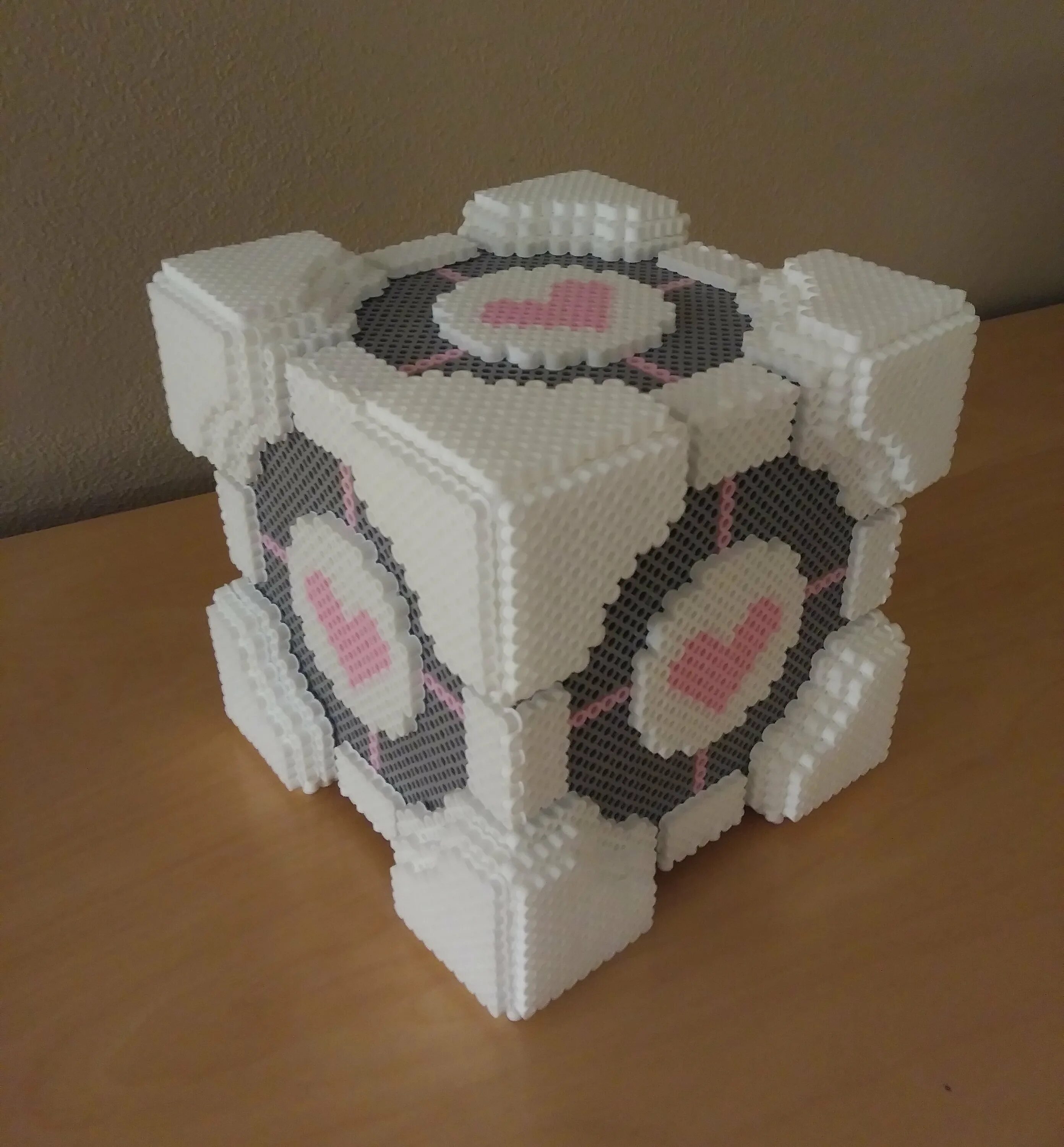 Куб компаньон пиксель арт. Куб компаньон Portal. Куб из портал. Пиксельный куб.