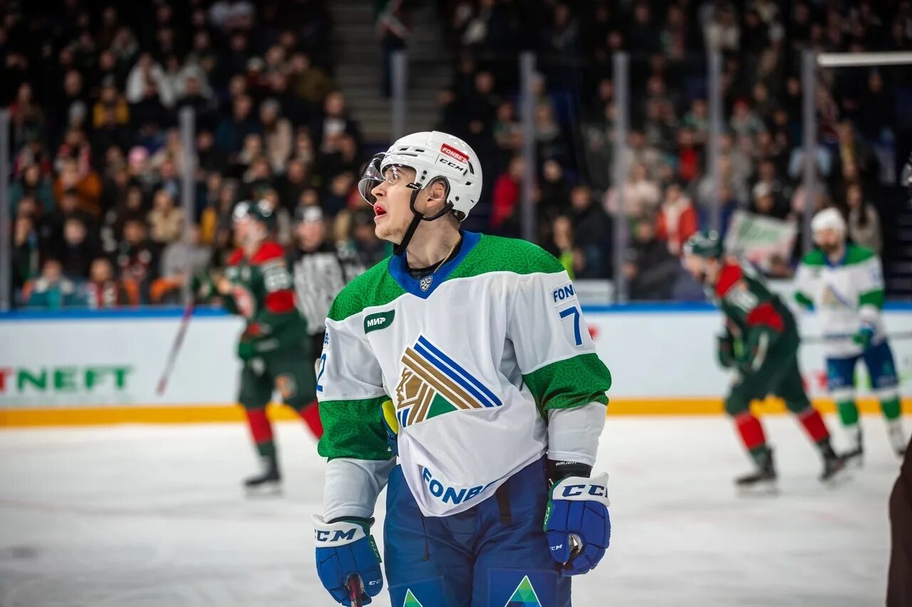 Шмелев хоккеист. Хоккеист сучков. Хк салават юлаев юлаев. Пресс атташе хк салавата юлаева на сегодня. Тренер салавата юлаева 2021.